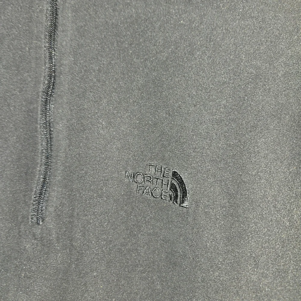 FINAL SALE! $8 The North Face TKA 100 Black Sweater Size small
